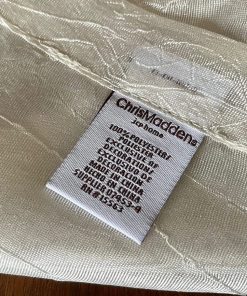 Dos cortinas beige cenefa 
