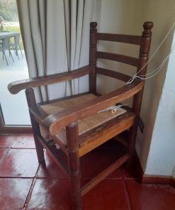 8 sillas + 2 sítiales