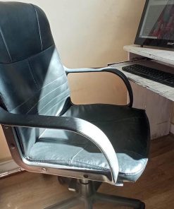 Monitor + escritorio + silla