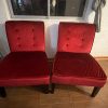 Dos poltronas rojas