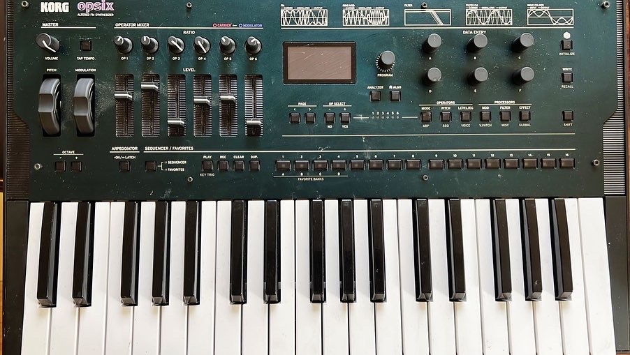 Sintetizador FM Korg opsix