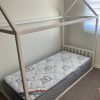 Cama 1 plaza casita
