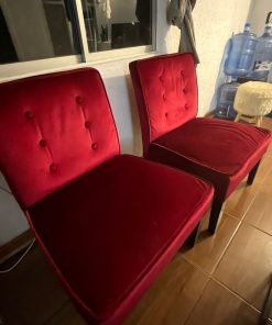 Dos poltronas rojas 