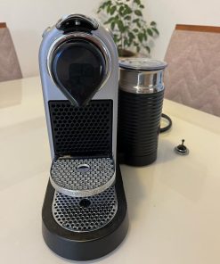 Cafetera y espumador Nespresso