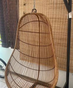 Silla de mimbre colgante