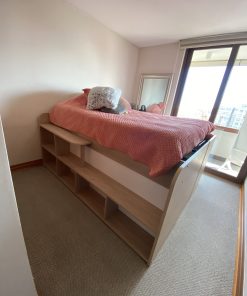 Cama con espacio de almacenamiento