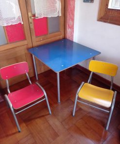 Mesa con 2 sillas