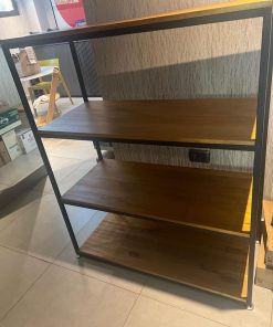 Estante de madera y fierro