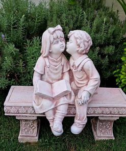 Set de niños en banca