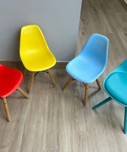 4 sillas de niños