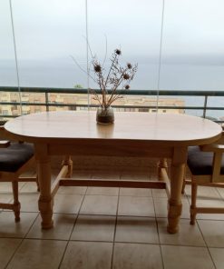Mesa de comedor con 2 sítiales