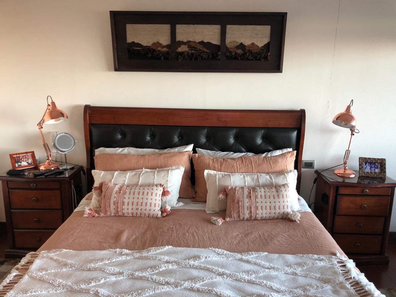Cama con veladores - Imagen 2