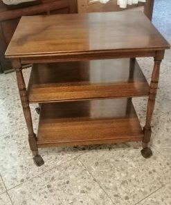 Mesa lateral con ruedas