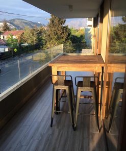 Mesa de terraza con 4 pisos