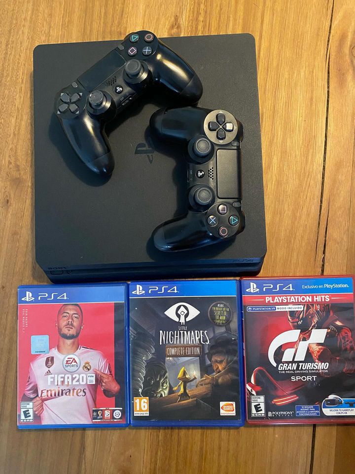 Play Station 4