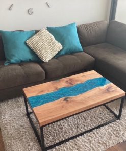 Mesa de madera y resina
