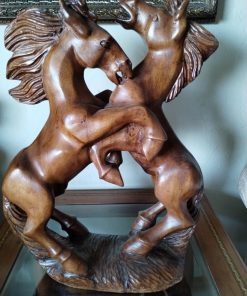 Caballos tallados