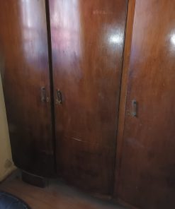 Ropero de madera