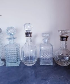 5 Botellas antiguas de vidrio tallado