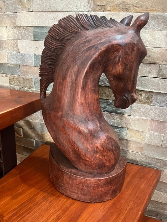 Caballo tallado en madera - Imagen 3