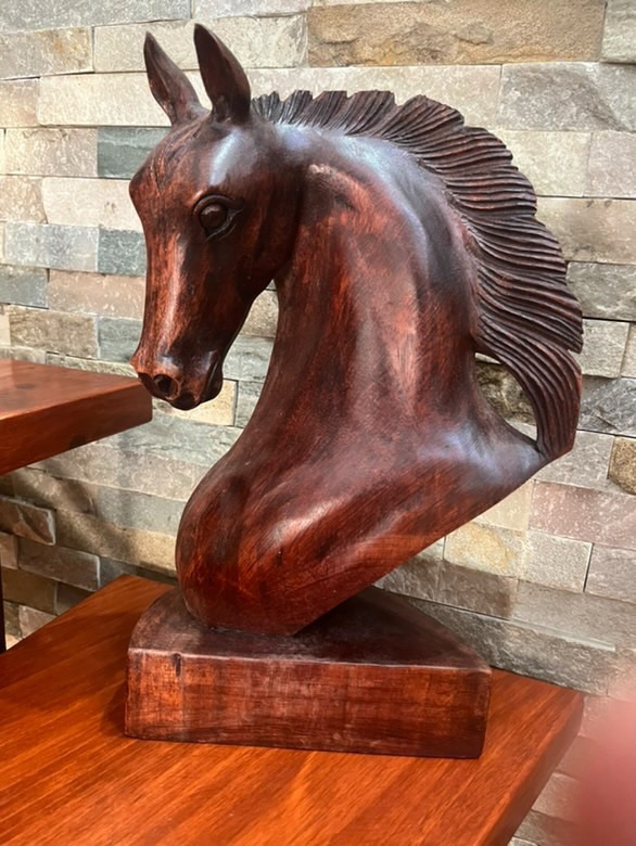 Caballo tallado en madera - Imagen 2