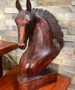 Caballo tallado en madera