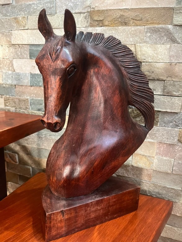 Caballo tallado en madera