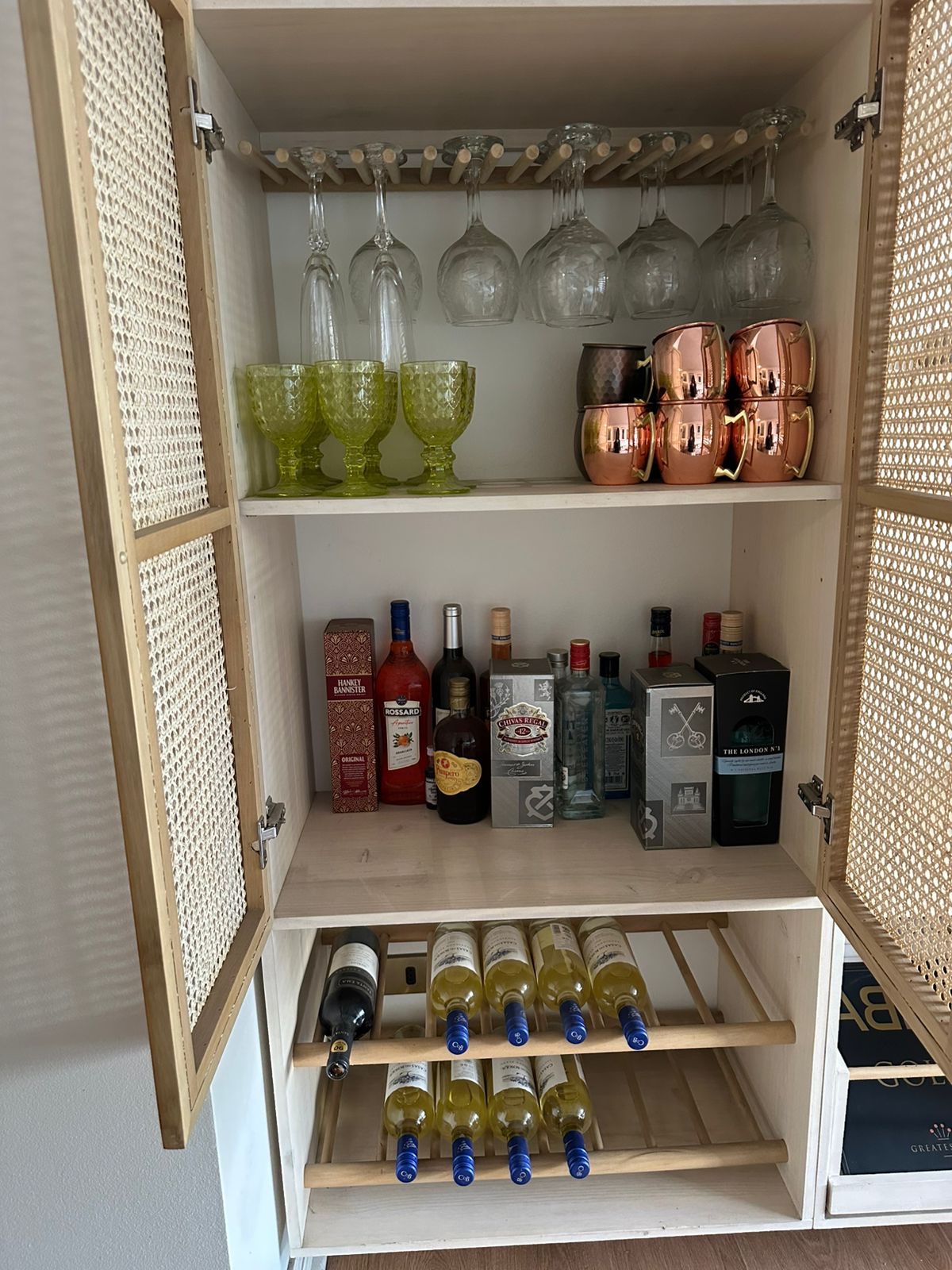 Mueble bar con repisas - Imagen 5