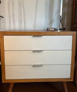 Par de veladores de madera lingue