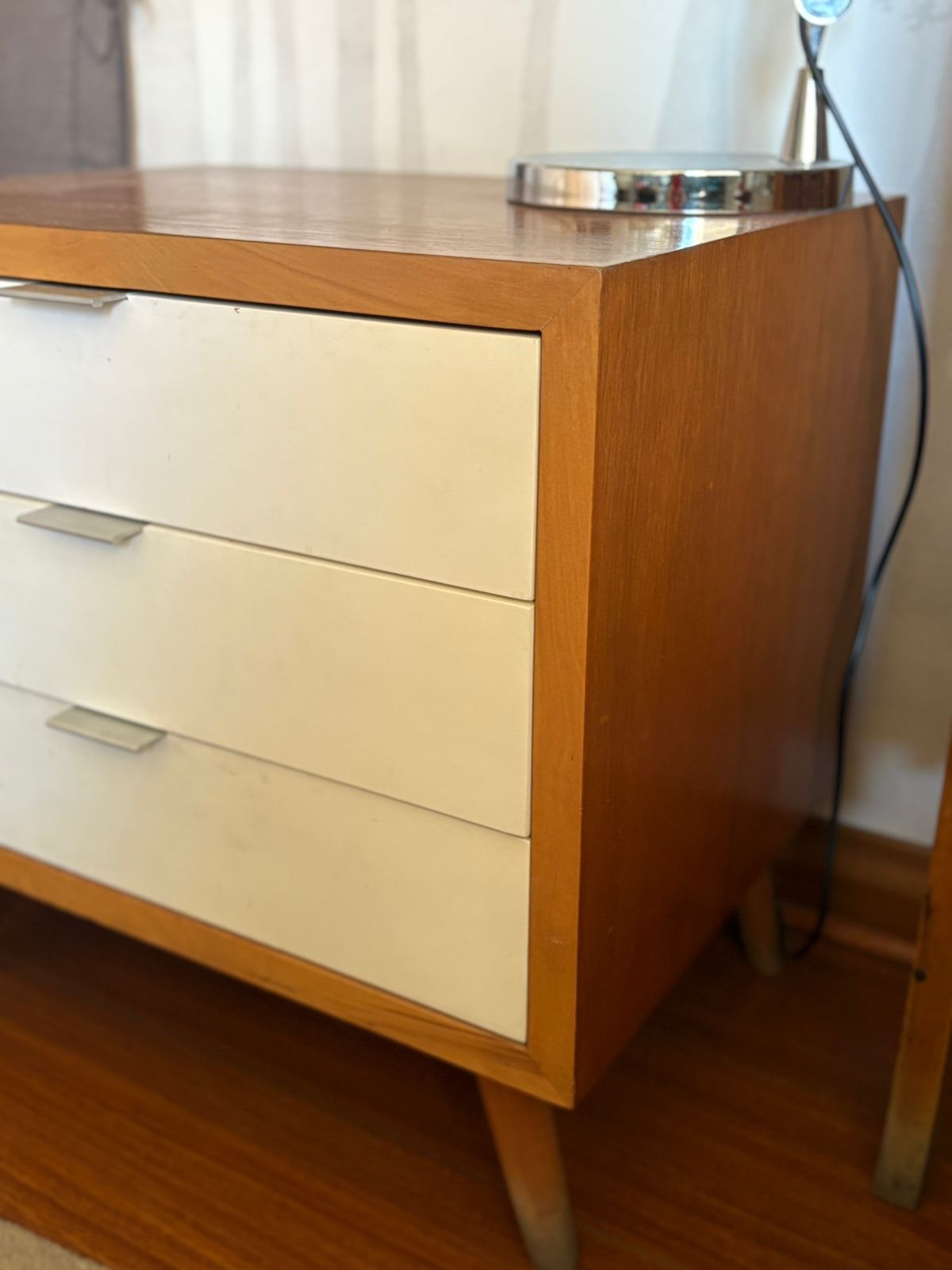 Par de veladores de madera lingue - Imagen 2