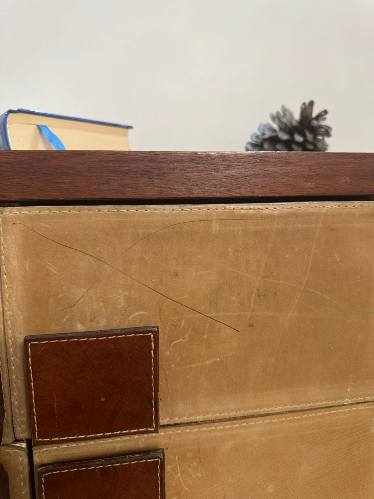 Buffet de cuero con madera - Imagen 5