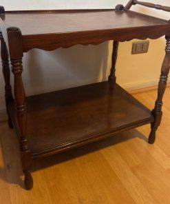Mesa licorera de madera