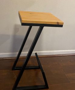 4 Taburetes de madera