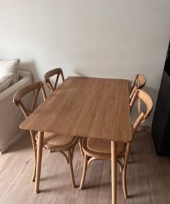 Mesa de comedor sin sillas