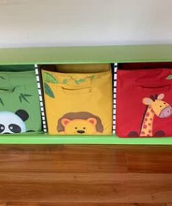 Mueble para juguetes con 3 canastos.