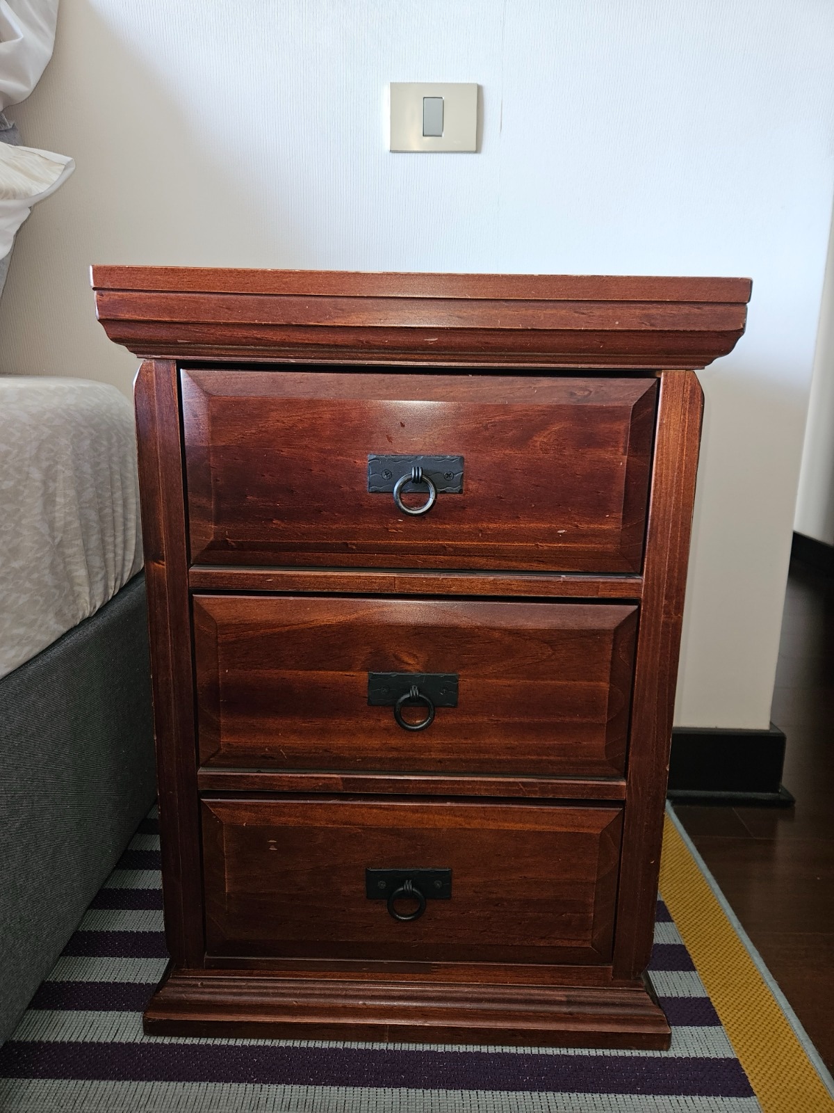 Par de veladores de madera - Imagen 3