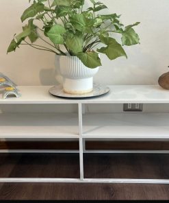 Mueble blanco metálico