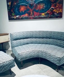 Sofá curvo de estilo Mid Century Modern