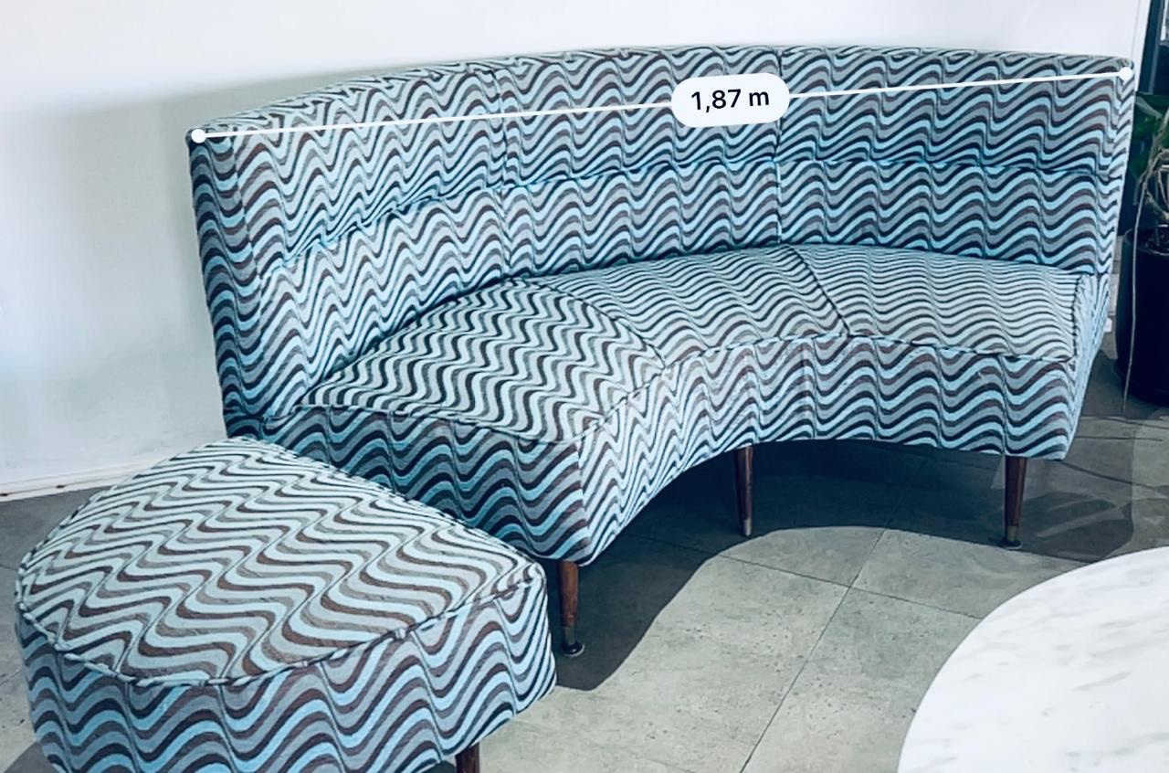 Sofá curvo de estilo Mid Century Modern - Imagen 6