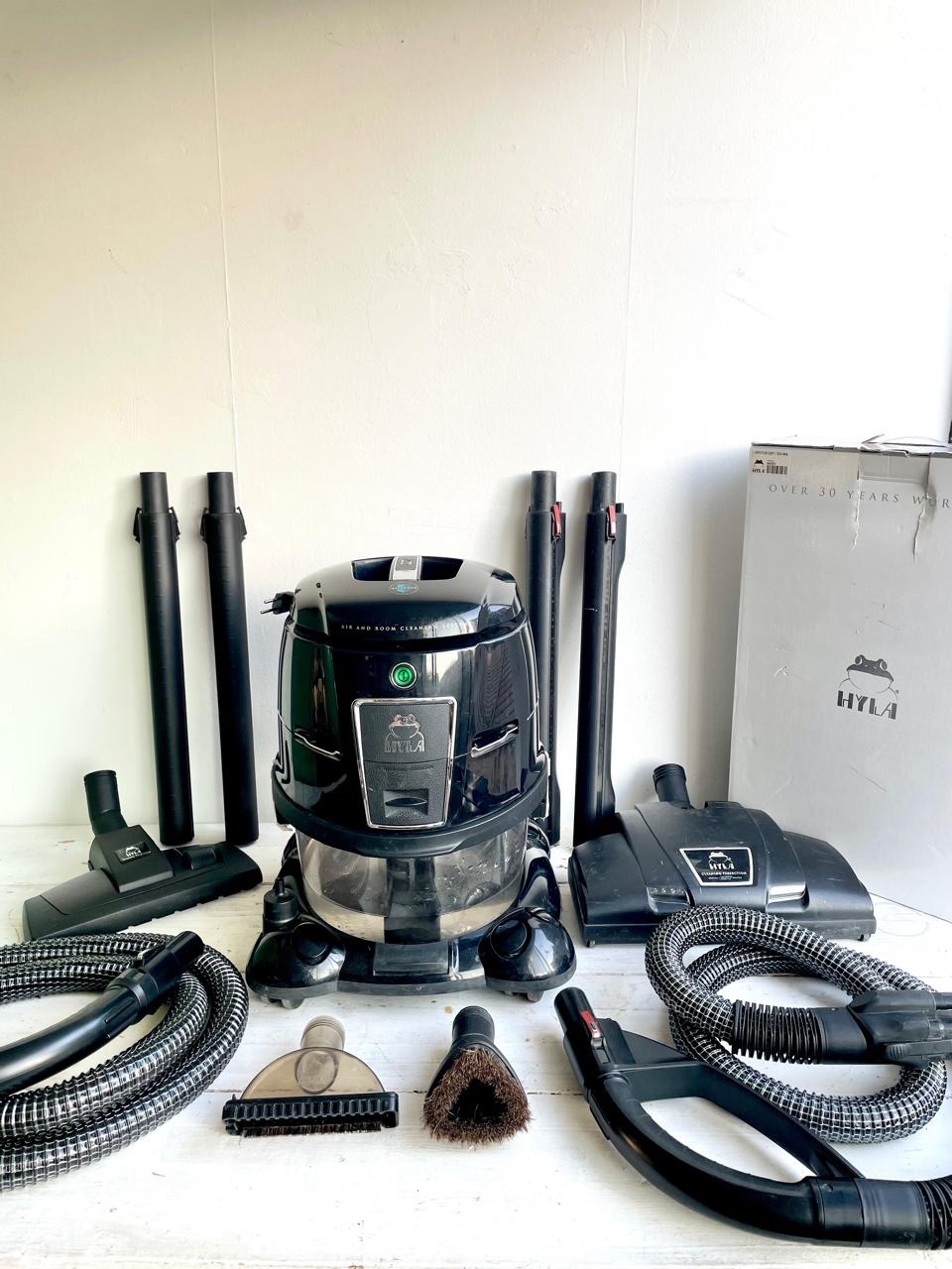 Aspiradora Hyla Est + accesorios + manual