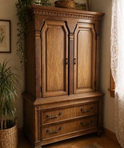 Antiguo ropero de madera nativa