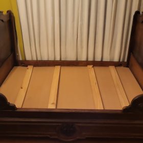 Cama dos plazas de madera tallada