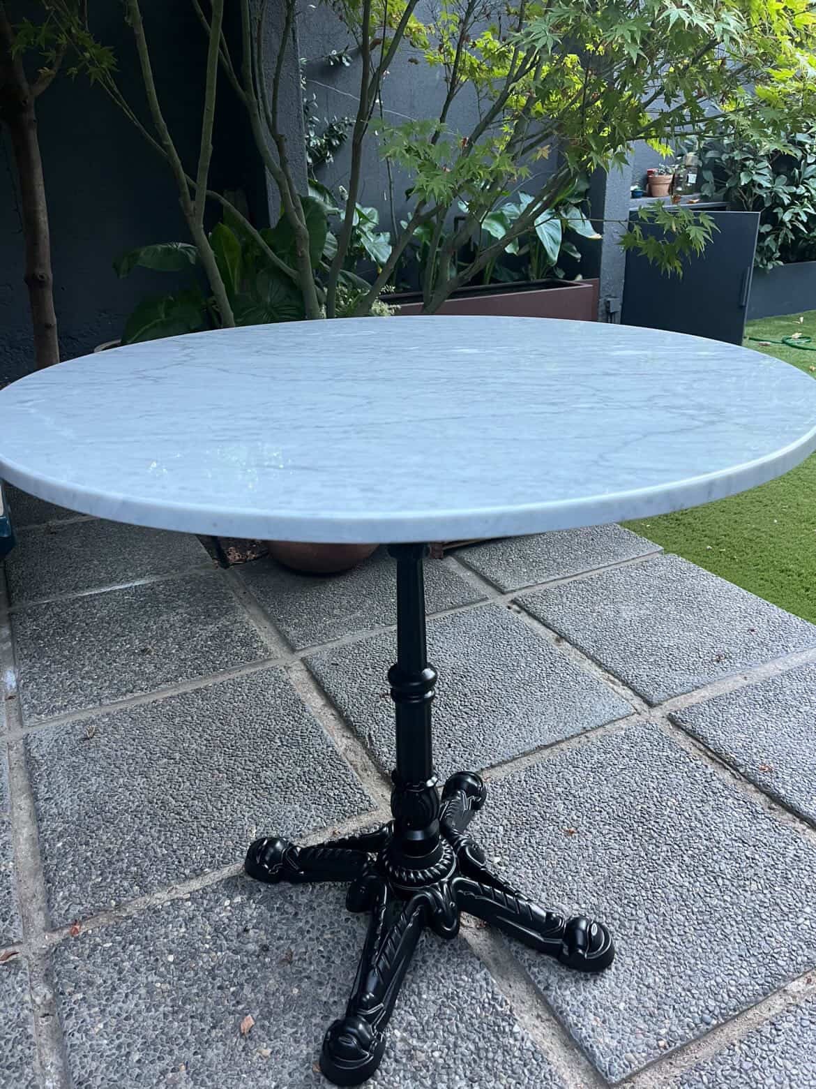 Mesa comedor Mármol con base de fierro