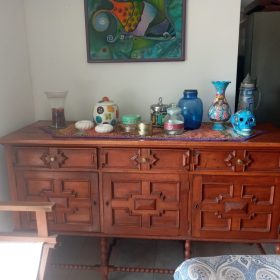 Buffet tallado en madera
