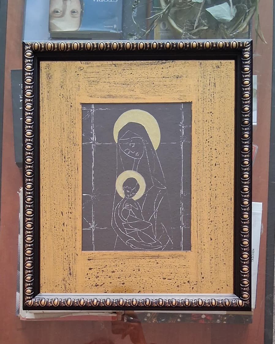 Virgen en negro y dorado