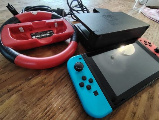 Nintendo Switch +Volante + Juego