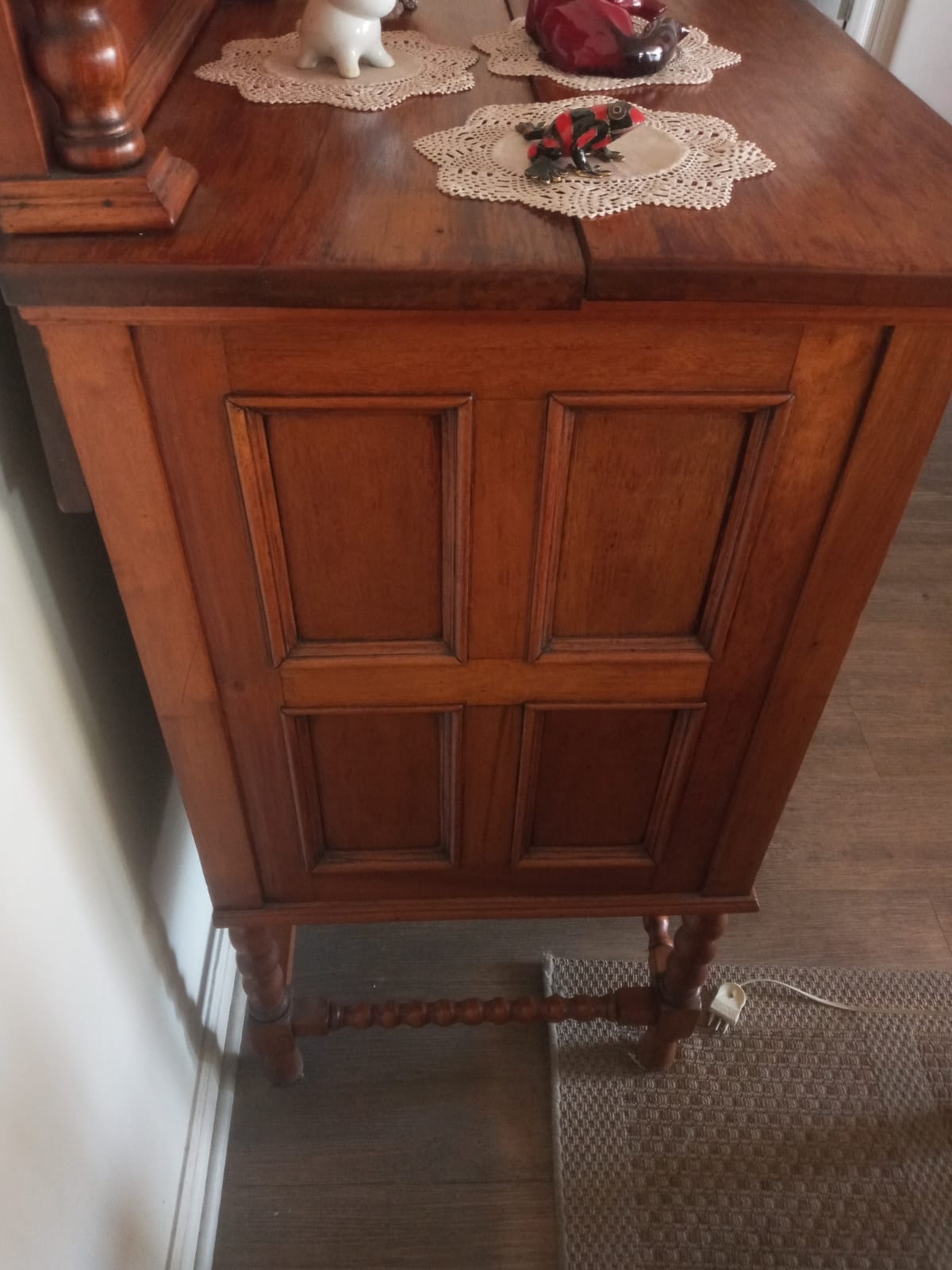Buffet antiguo tallado - Imagen 3
