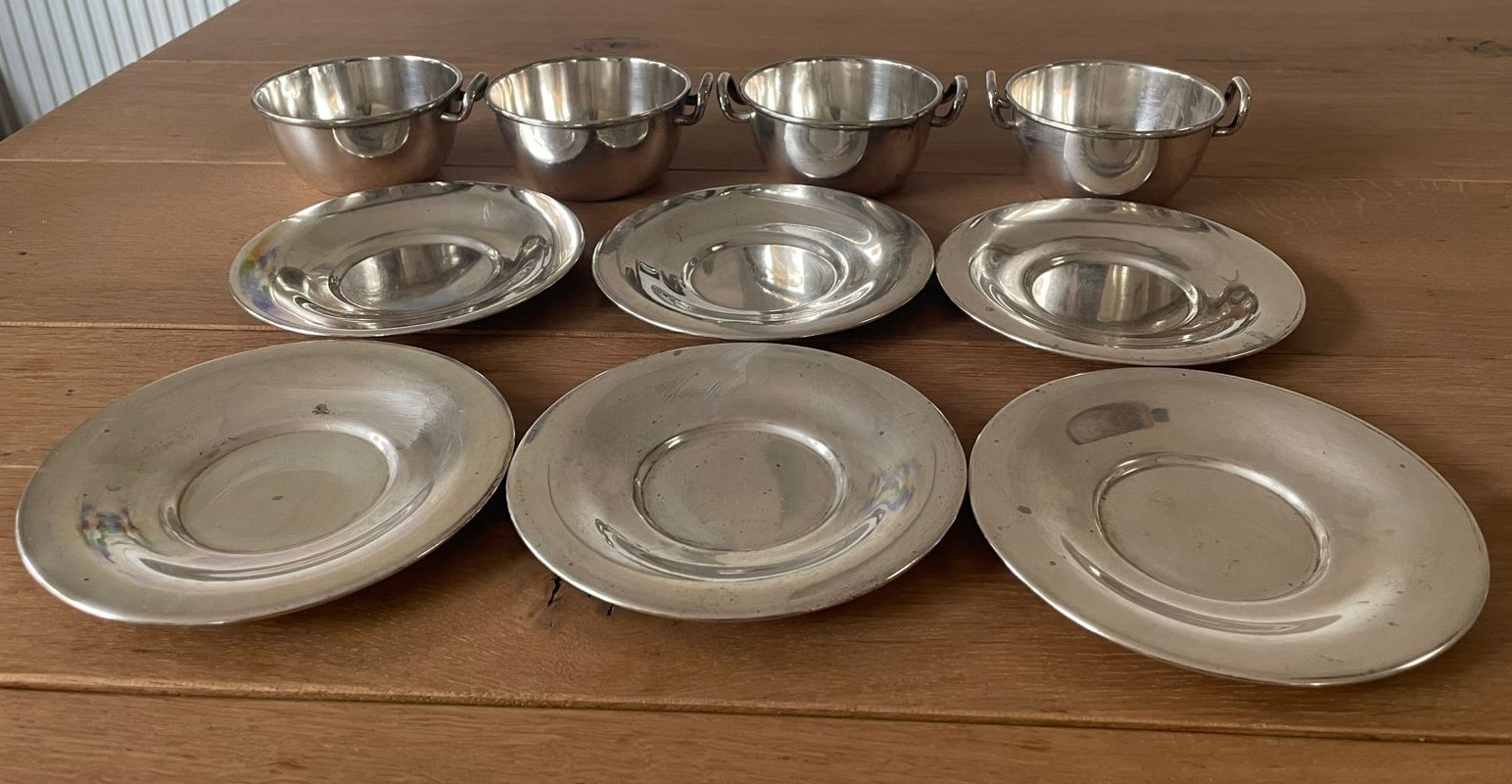 4 pocillos y 6 platos plaque