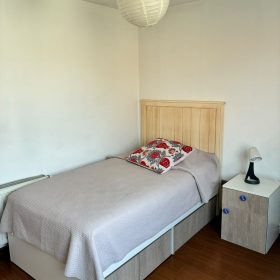 Cama 1, 5 plazas + Velador