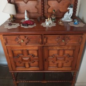 Buffet antiguo tallado